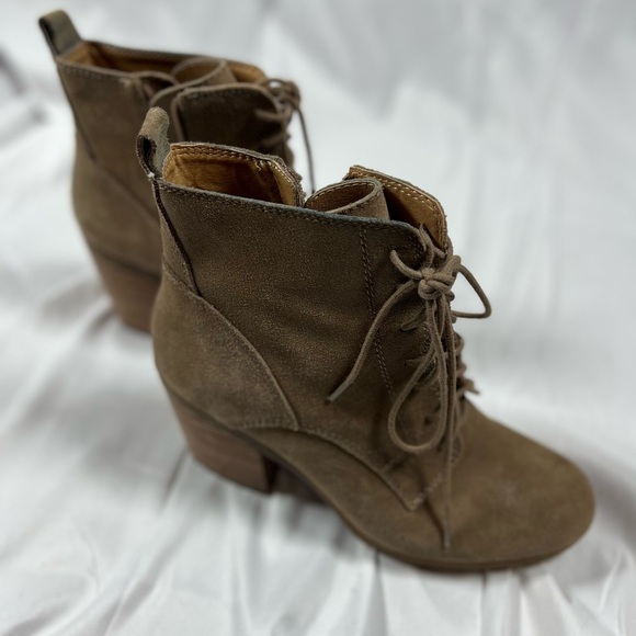 Women's Brown Lace-Up Ankle Boots - Picture 1 of 4